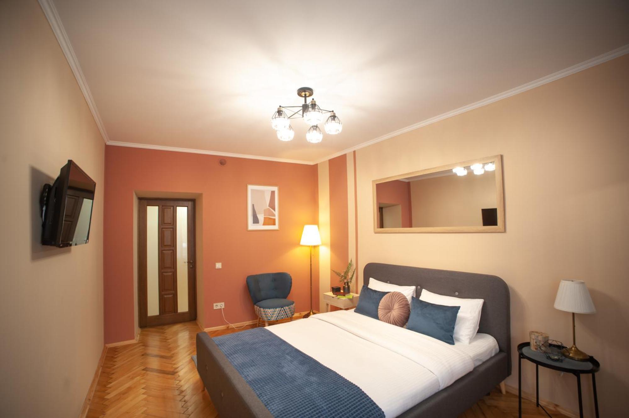 Apartment Romantic Suite, 3mins To Rynok Square