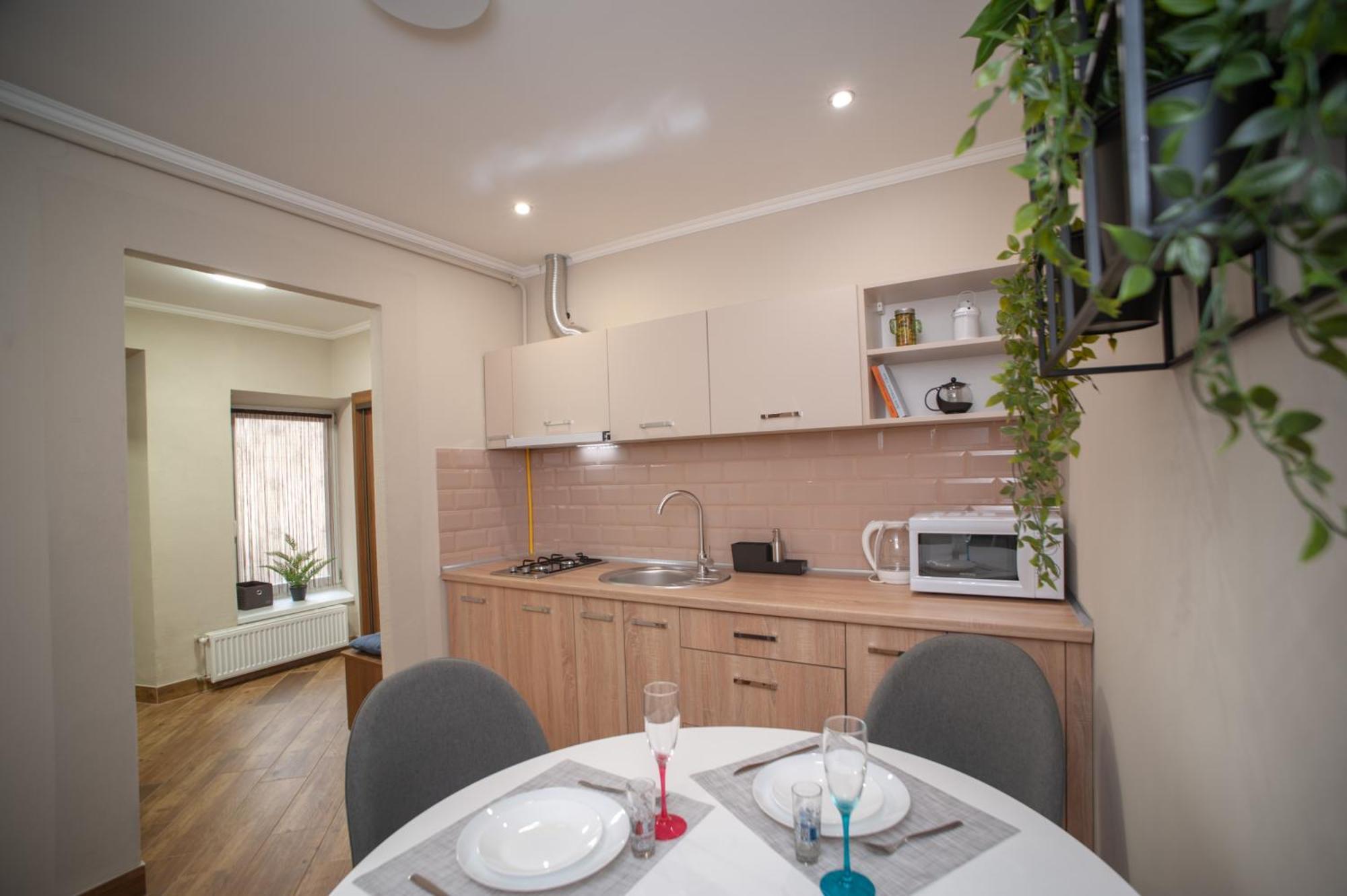 Апартаменти Romantic Suite, 3mins To Rynok Square