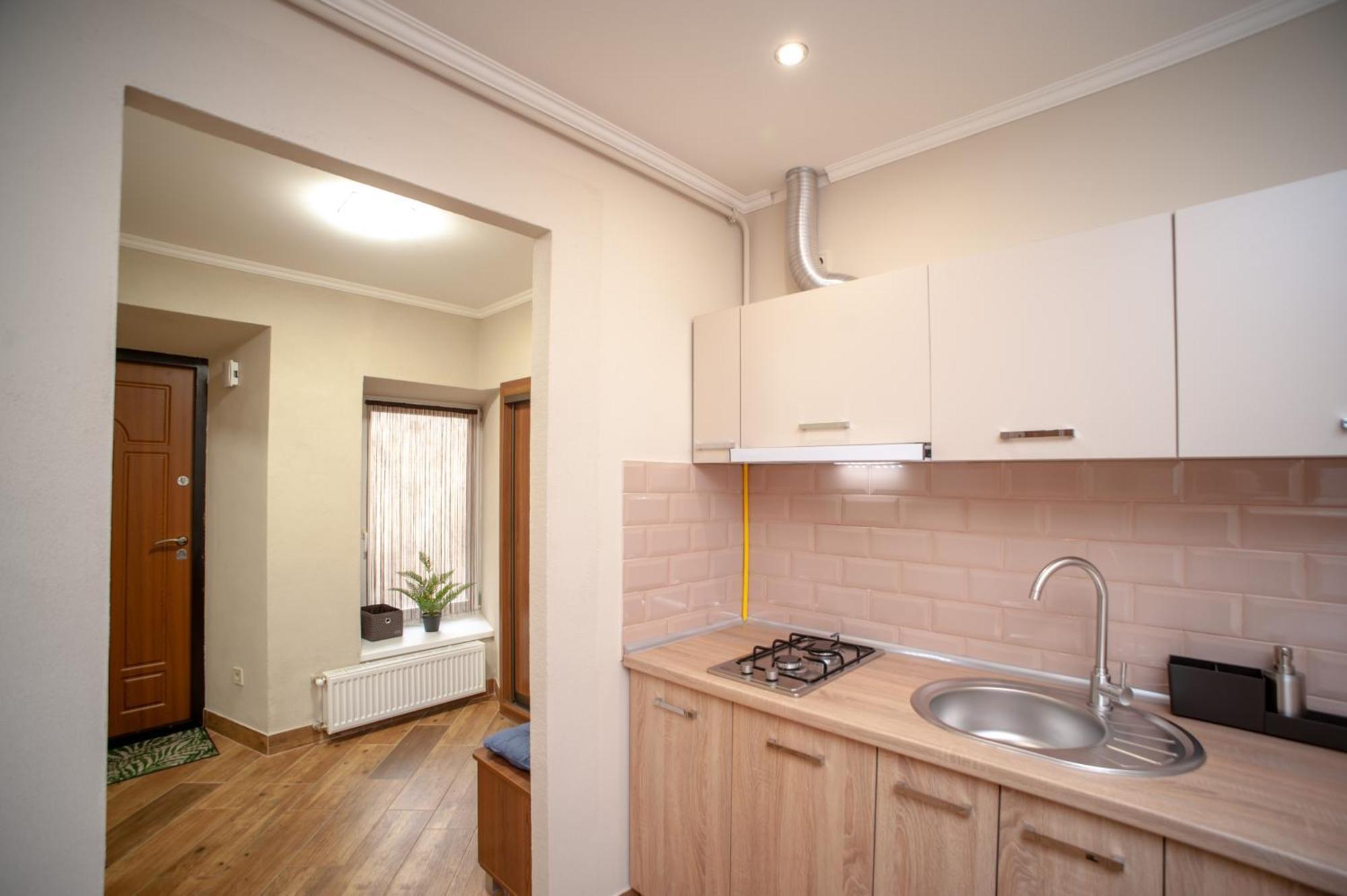 Romantic Suite, 3mins To Rynok Square Апартаменти Львів